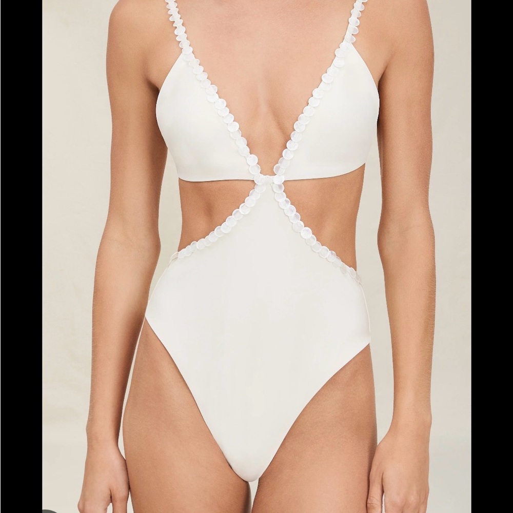Devon Windsor Jacquelyn full piece in ivory shell